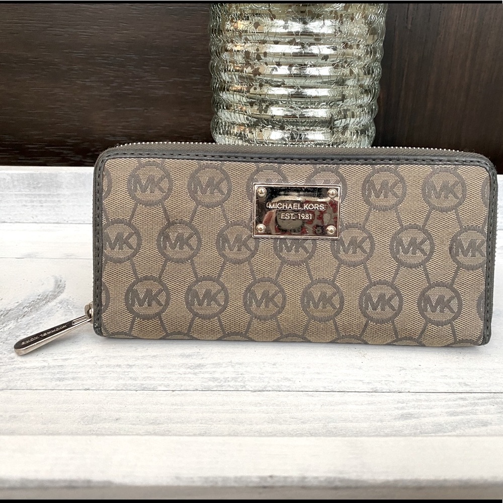 ❗️SALE❗️MICHAEL KORS Logo by Coated Canvas Pouch